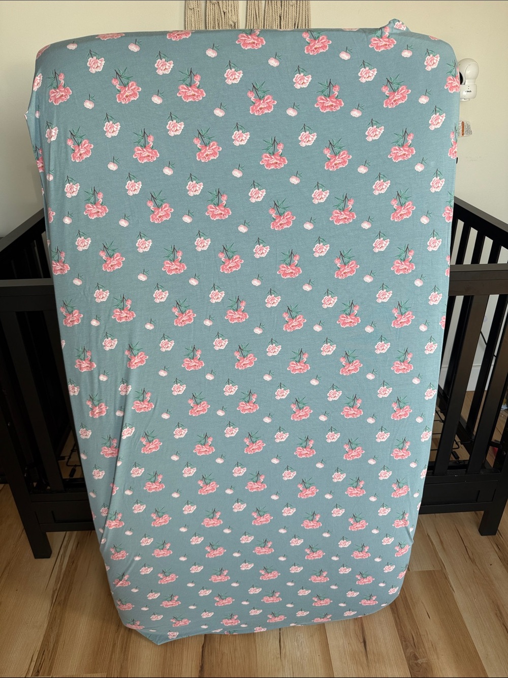 Kyte Crib Sheet- Peony